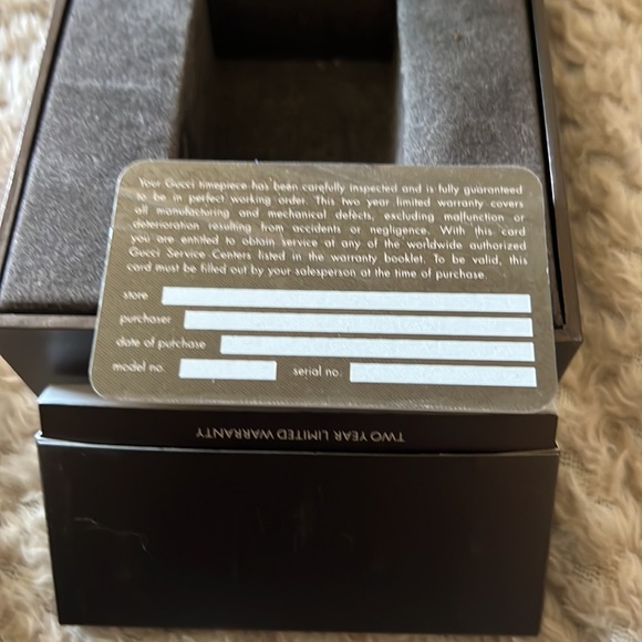 New Authentic Gucci bracelet watch! Twirls from watch to bracelet - Picture 6 of 12